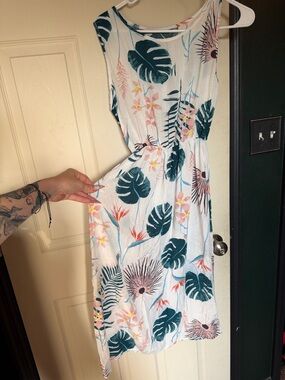 Sleeveless White Tropical Print Maxi Dress